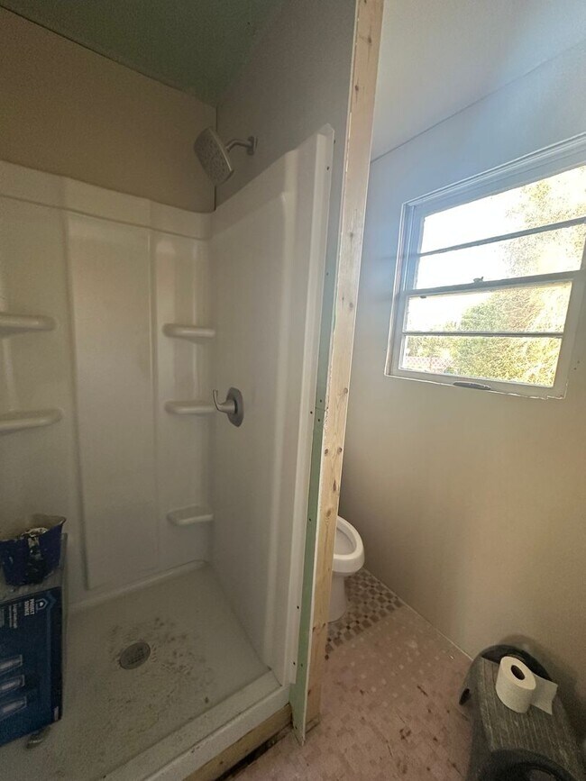 Building Photo - 3 Bed/2 Bath Home- Under Renovations