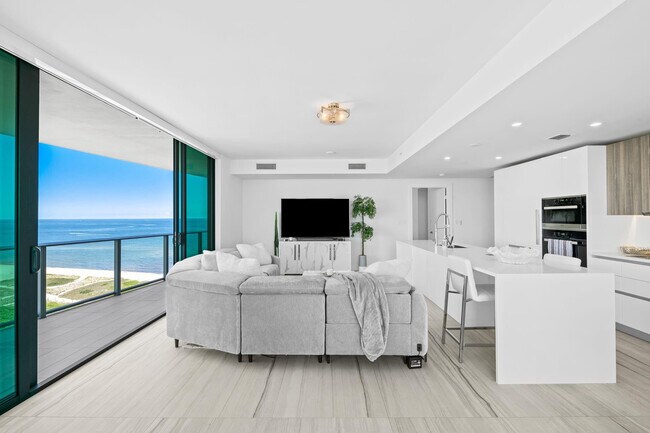 Building Photo - 730 N Ocean Blvd