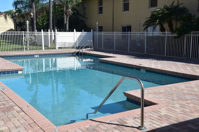 Building Photo - Winter Park Condo: 2 bed/ 2 bath AVAILABLE...