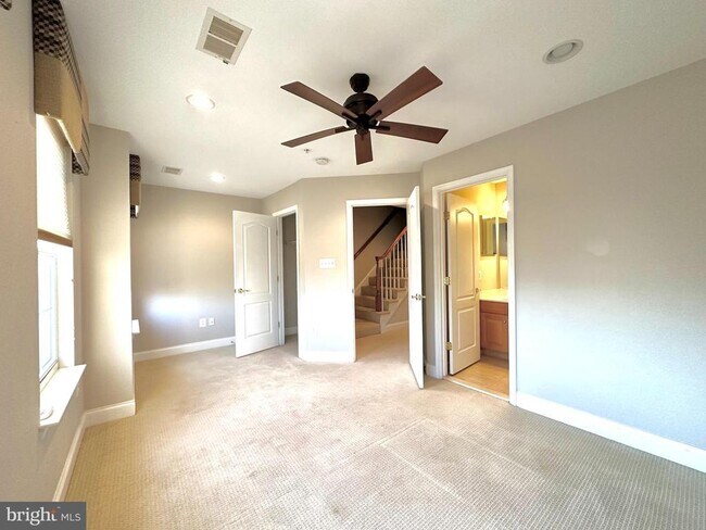 Building Photo - 11837 Regents Park Dr