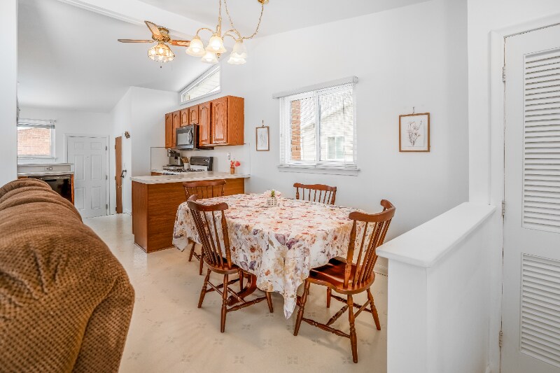 Building Photo - 7621 Amboy St