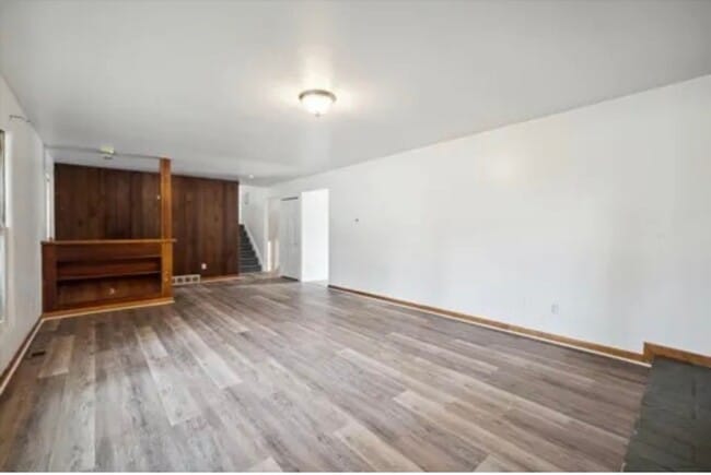 Building Photo - 4 Bedrooms 2 Bathroom