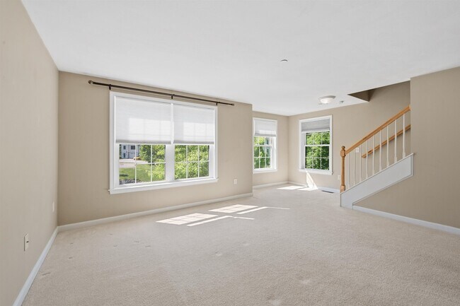 Building Photo - 41 Village Dr