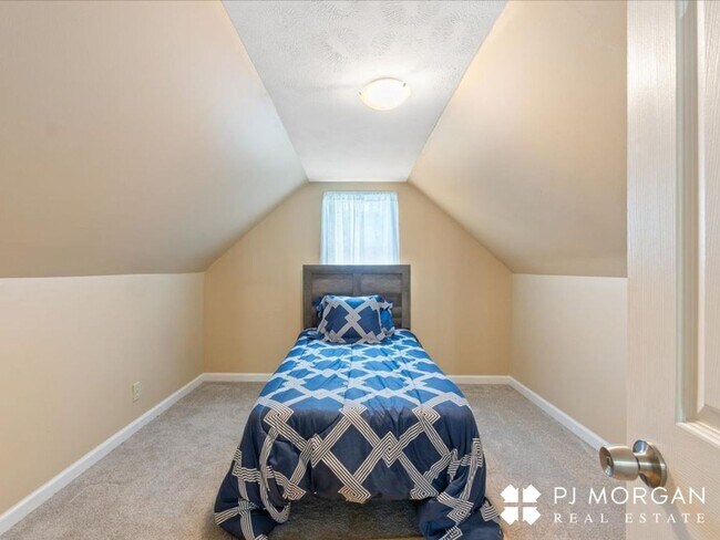 Building Photo - South Omaha Charm -Half off the 1st months rent!