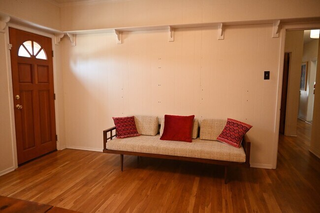 Building Photo - 401 W Nations Ave