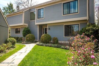 Building Photo - 208 W Lyon Farm Dr