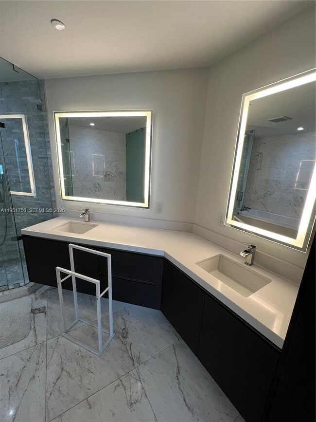 Building Photo - 851 NE 1st Ave