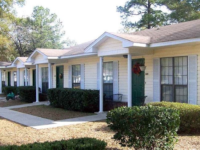West Meadow Apartments - West Meadow I Apartments
