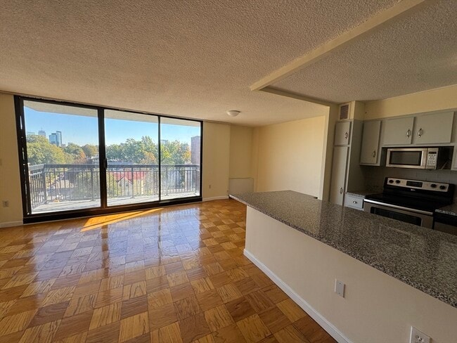 Primary Photo - 50 Longwood Ave