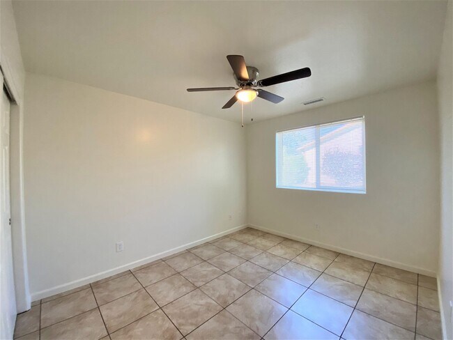 Building Photo - 9501 E Magma Dr