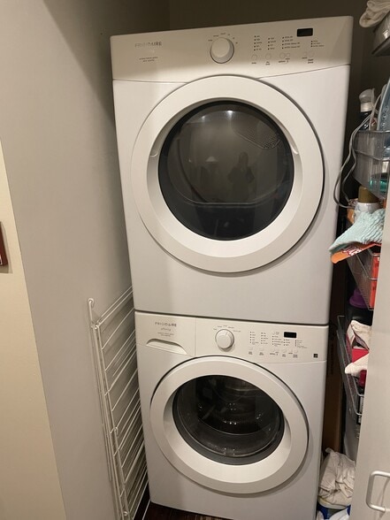 In-Unit Washer & Dryer - 235 W Van Buren St