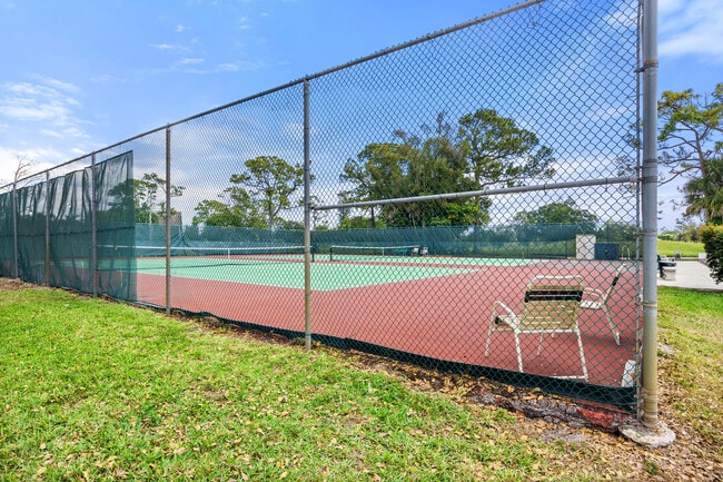 Building Photo - 4700 Lucerne Lakes Blvd W