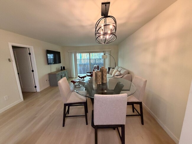 Building Photo - Coastal 2BR Condo Just Blocks from the Beach in Coronado