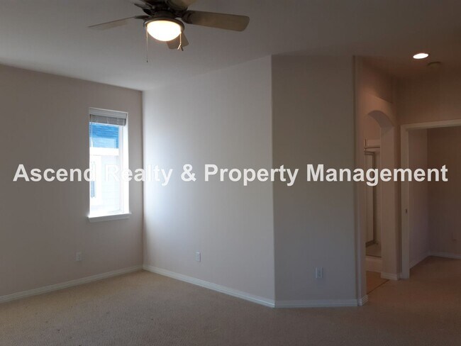 Building Photo - Lower Price! Available Now 4 Bed w/Bed & Full Bath on Main, Solar Panels, Yard Care Included