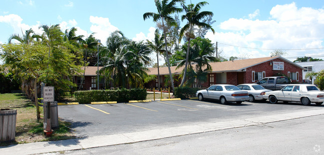 Building Photo - Mikani Hayes St