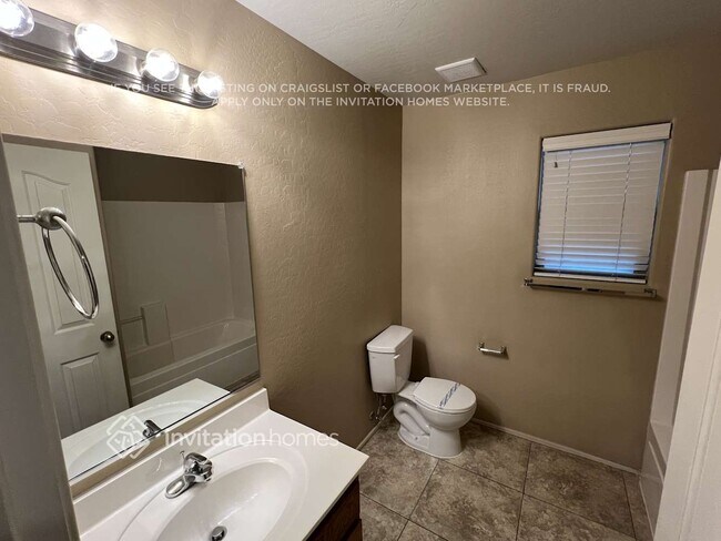 Building Photo - 3902 E Jasper Dr