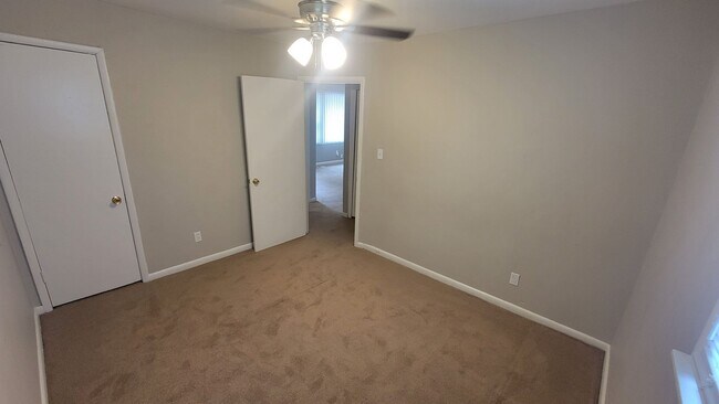 Building Photo - 10210 Browns Ct