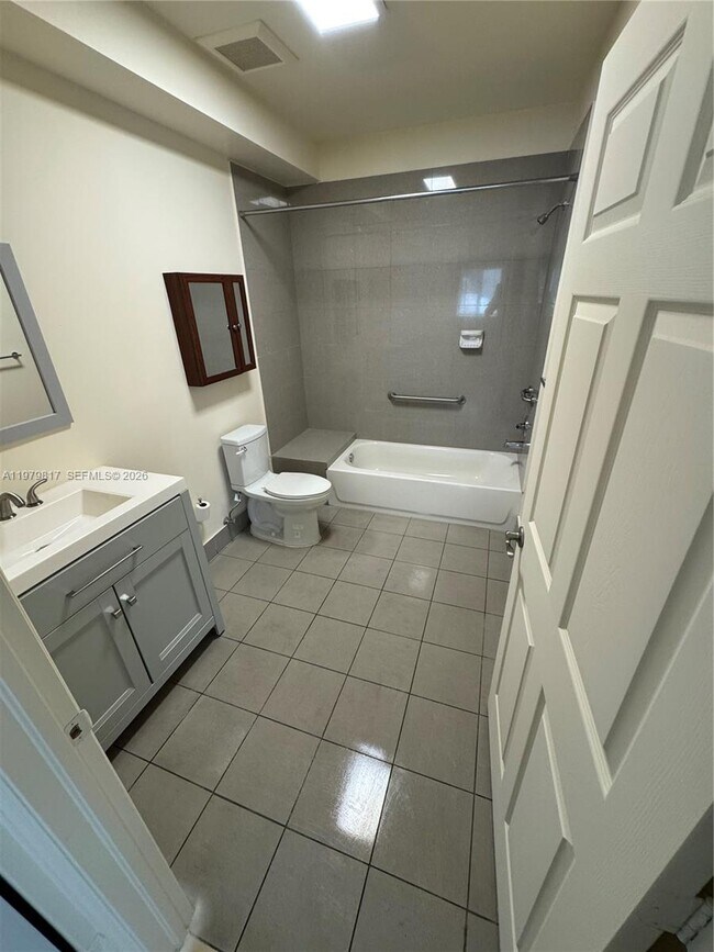 Building Photo - 1315 NW 1st St