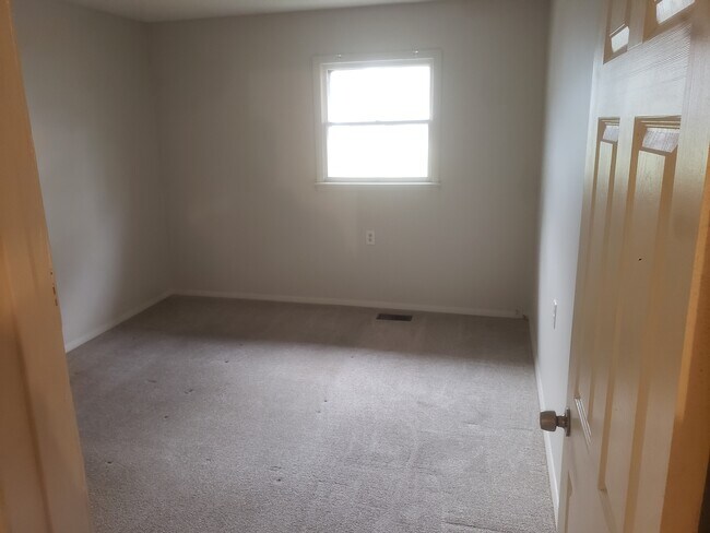Building Photo - 7939 E Cree Lake Dr S
