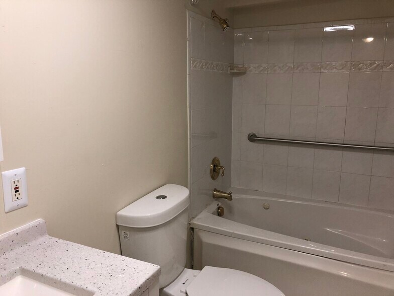 Bathroom - 33 Randolph Pl NW