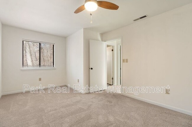 Building Photo - 222 Poplar St