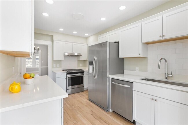 Building Photo - 16 Glenrose Rd