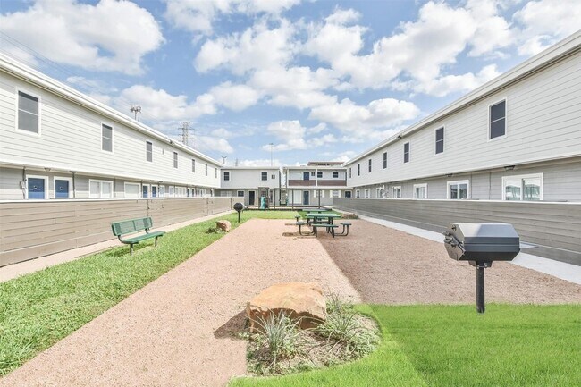 Building Photo - 8271 Stone St