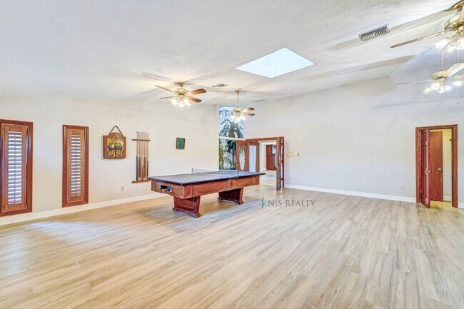 Building Photo - 5060 Porpoise Pl