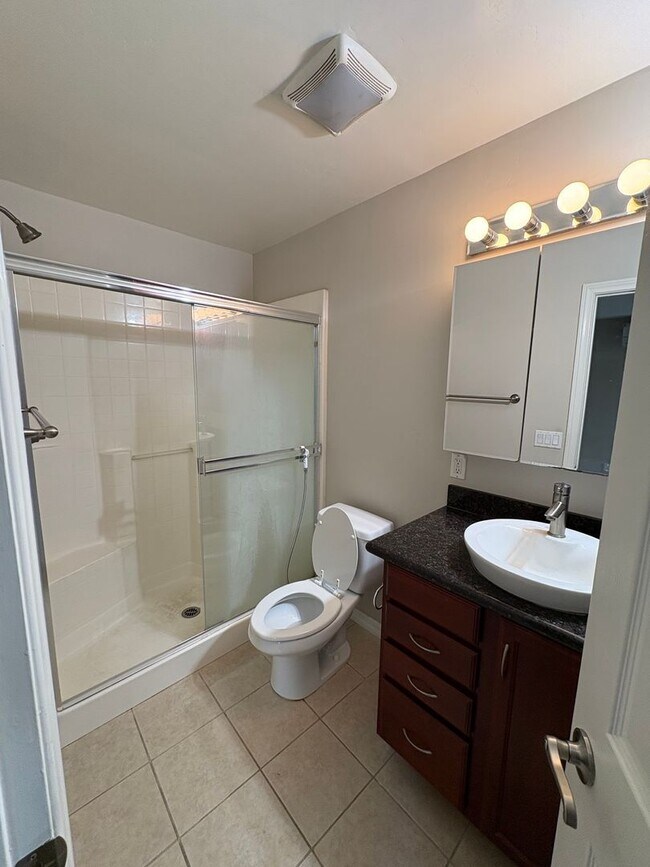 Building Photo - 3 Bed 2 Bath Clairemont Condo