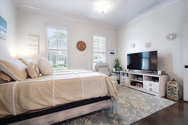 Building Photo - 2020 Elzey Ave