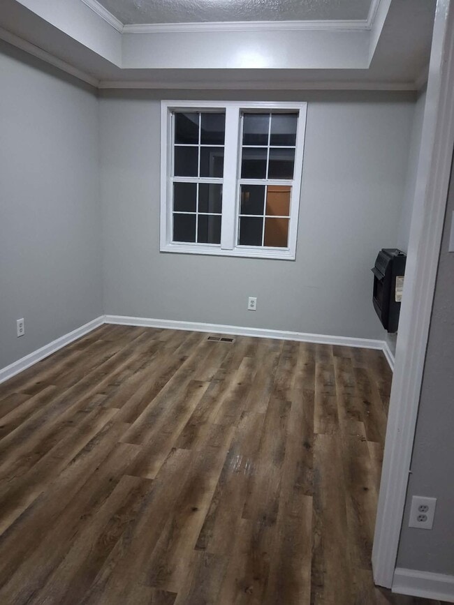 Building Photo - 137 Baker Ave