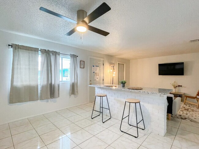 Building Photo - 505 Fillmore Ave