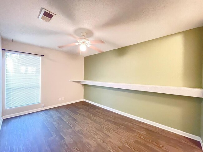 Building Photo - 2809 Parker Ln