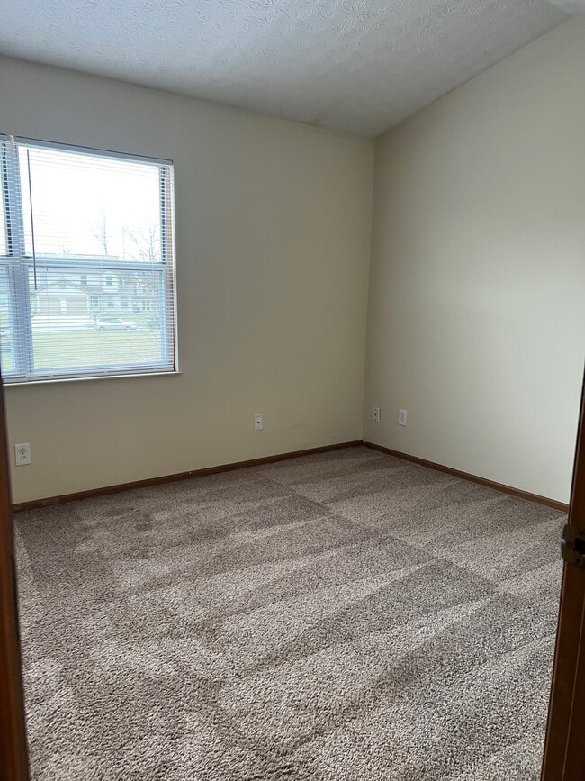 Building Photo - 7190 Feather Ct