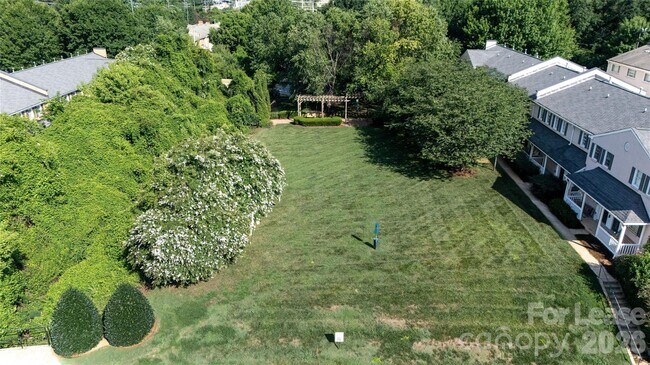Building Photo - 1224 Green Oaks Ln