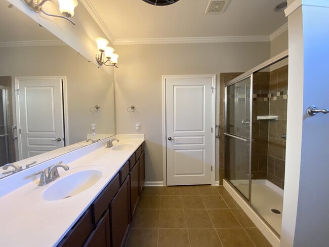 Building Photo - Three-bedroom ranch style home located in Baynard Park!