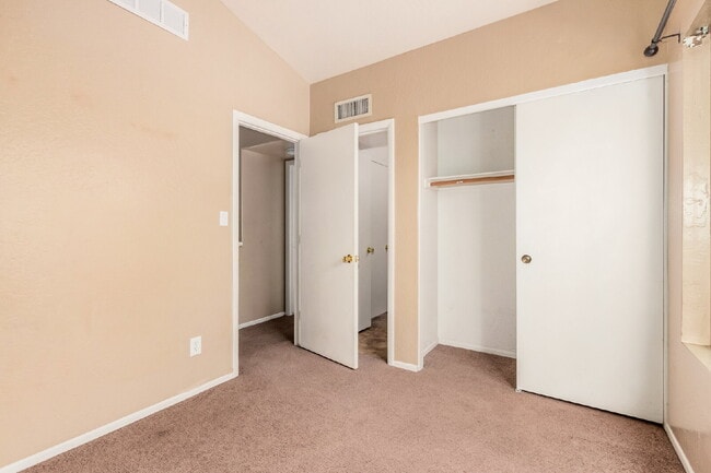 Building Photo - 3 bed 2.5 bath Single Family Home - Union ...