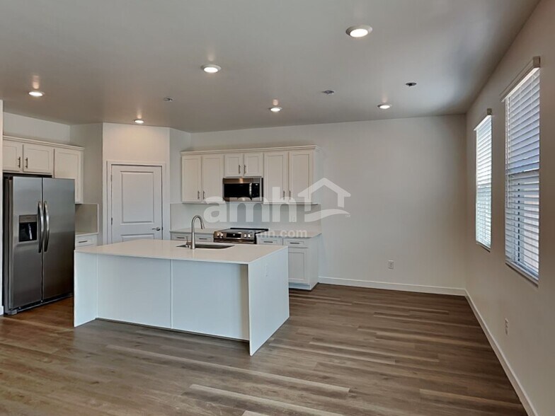 Building Photo - 9629 E Friedel Dr