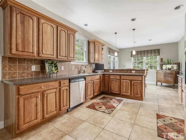 Building Photo - Beautiful Luxury Home In A Gated Community...
