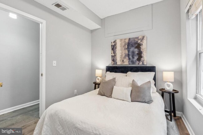 Building Photo - 1267 Morse St NE