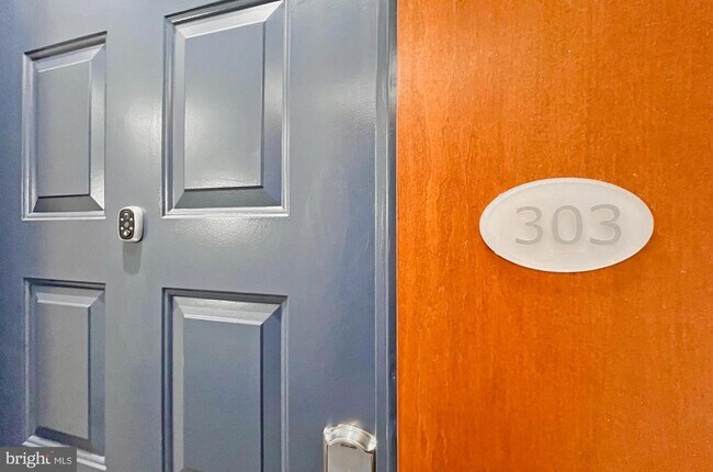 Building Photo - 2200 N Westmoreland St