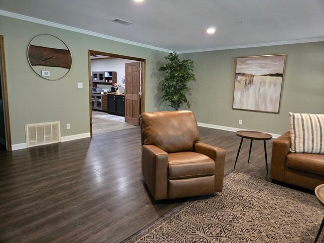 Building Photo - 319 Tegarden Rd