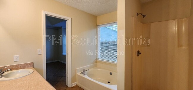 Building Photo - 2735 Stanton Woods Dr SE