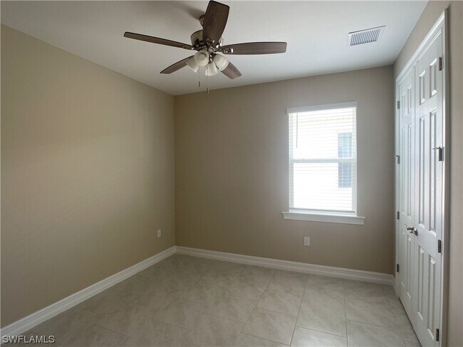 Building Photo - 715 Heather Lk Ave