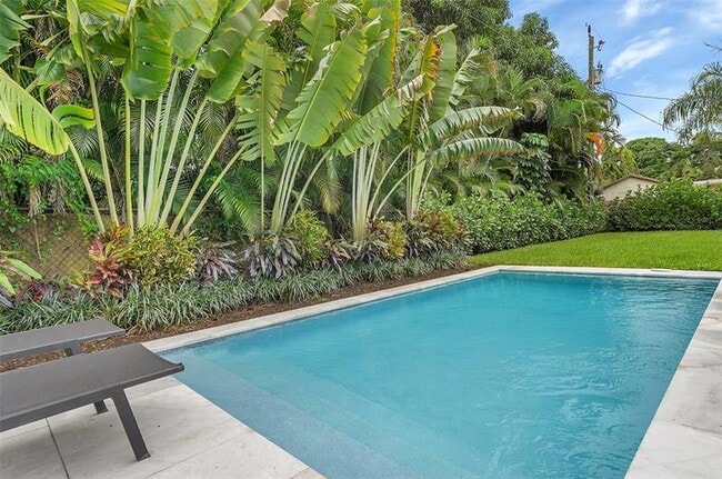 Building Photo - 400 NE 26th Dr