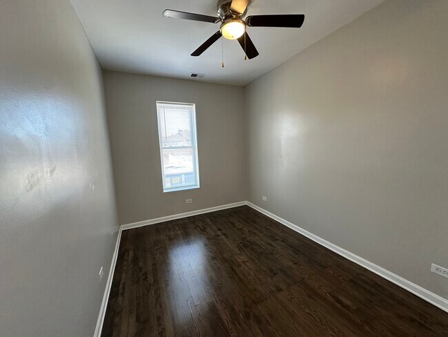 Building Photo - 3946 N Cicero Ave