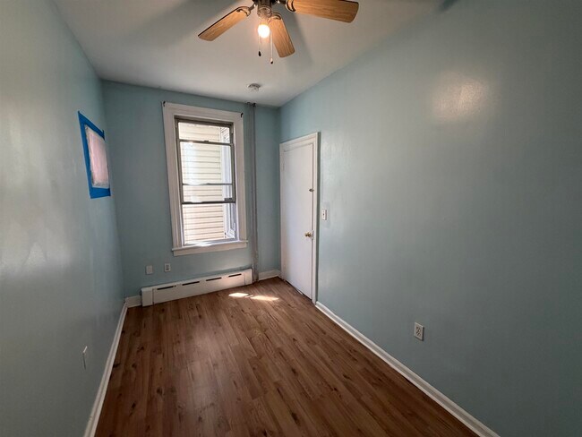 Building Photo - 619 38th St