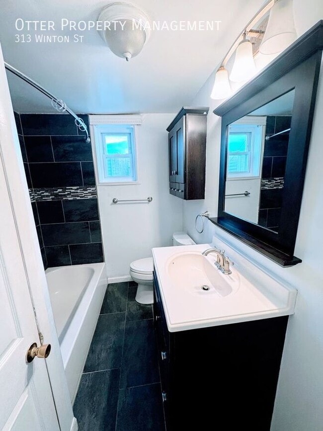 Building Photo - 313 Winton St