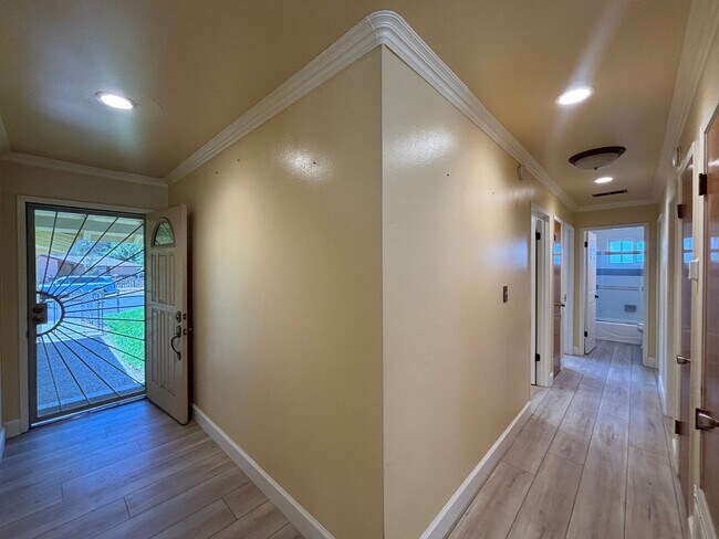 Building Photo - Beautiful Single-Story Gem in Vacaville!