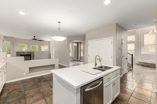 Building Photo - 7690 E San Fernando Dr